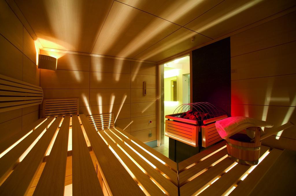 Hotel Holunderhof Лиенц Екстериор снимка